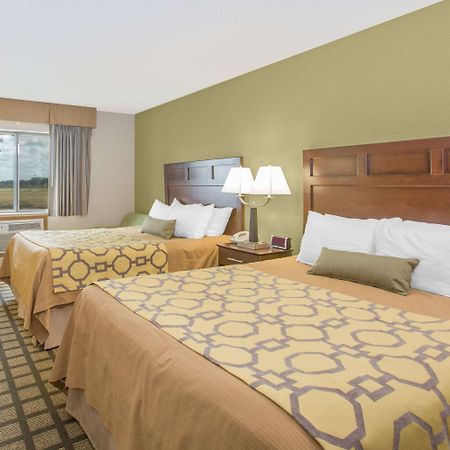Baymont By Wyndham Ames Hotel Екстериор снимка
