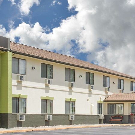 Baymont By Wyndham Ames Hotel Екстериор снимка