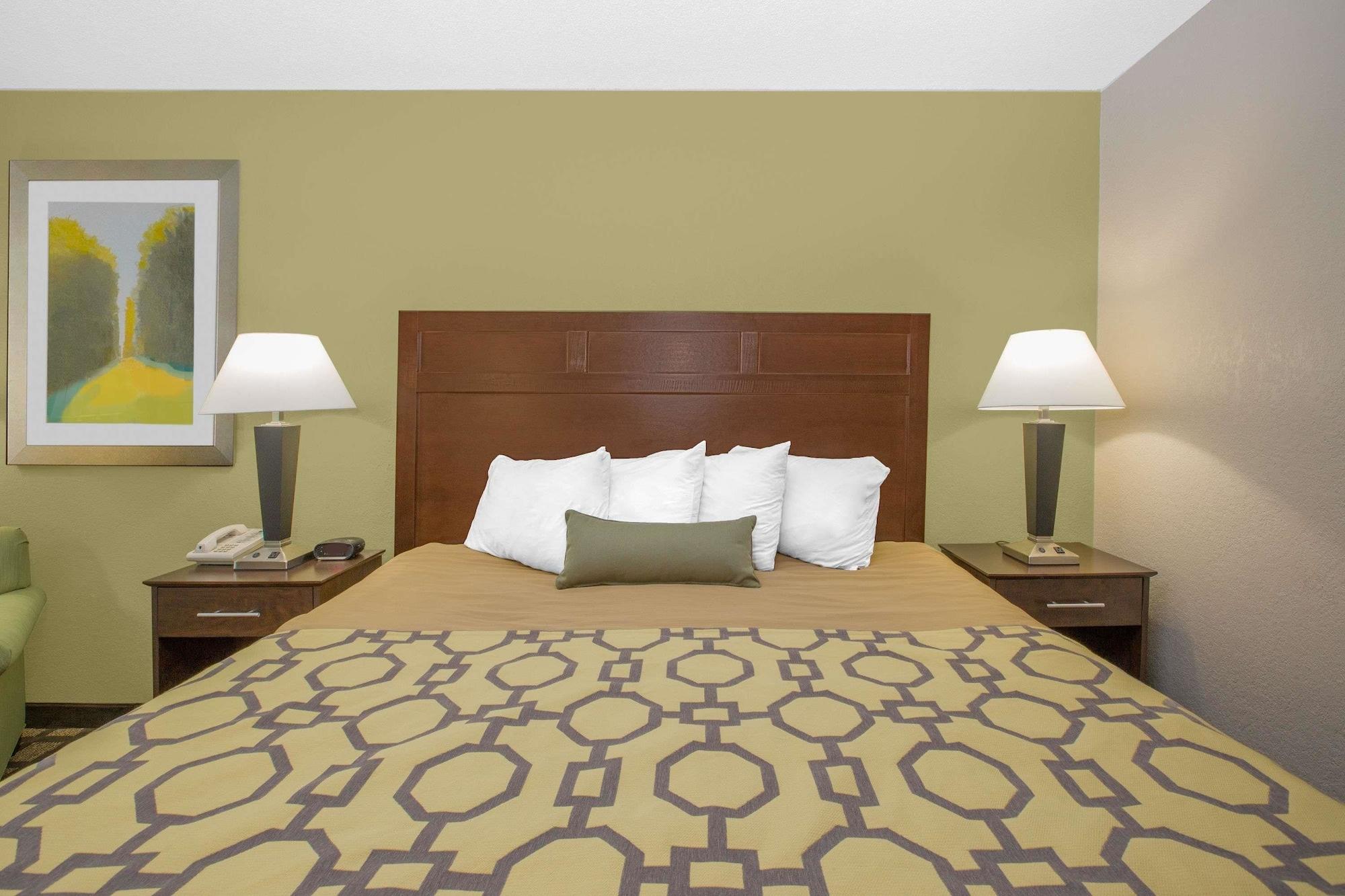 Baymont By Wyndham Ames Hotel Екстериор снимка