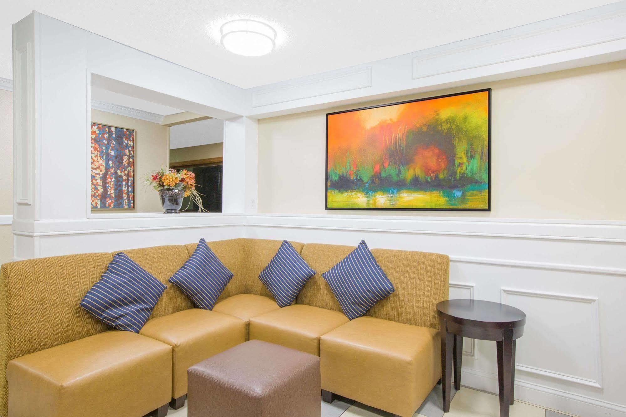 Baymont By Wyndham Ames Hotel Екстериор снимка