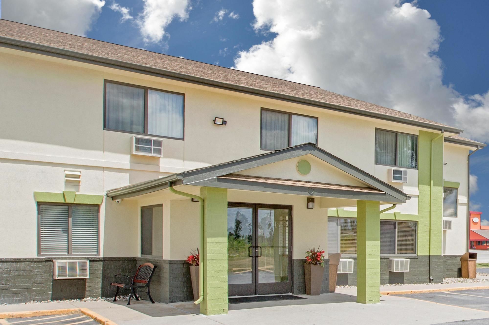 Baymont By Wyndham Ames Hotel Екстериор снимка