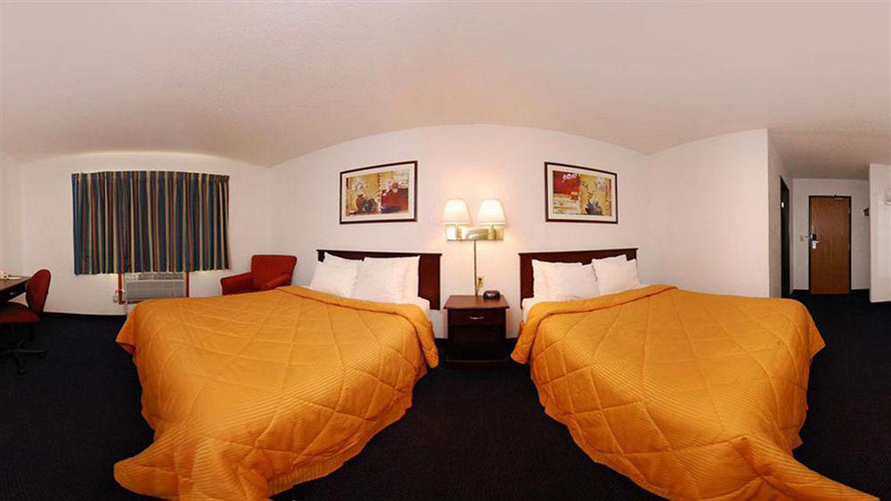 Baymont By Wyndham Ames Hotel Екстериор снимка