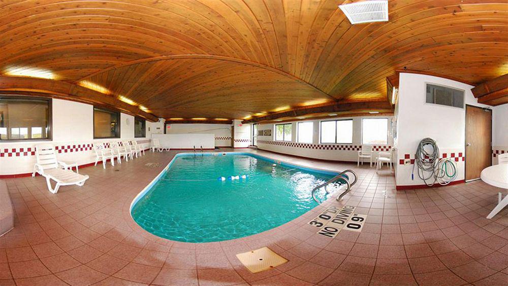 Baymont By Wyndham Ames Hotel Екстериор снимка